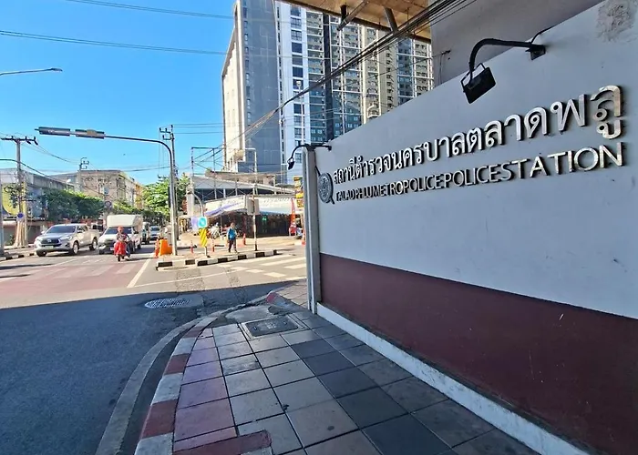 40sqm Corner 1br, 3 Mins Bts, 20 Mins Iconsiam Bangkok